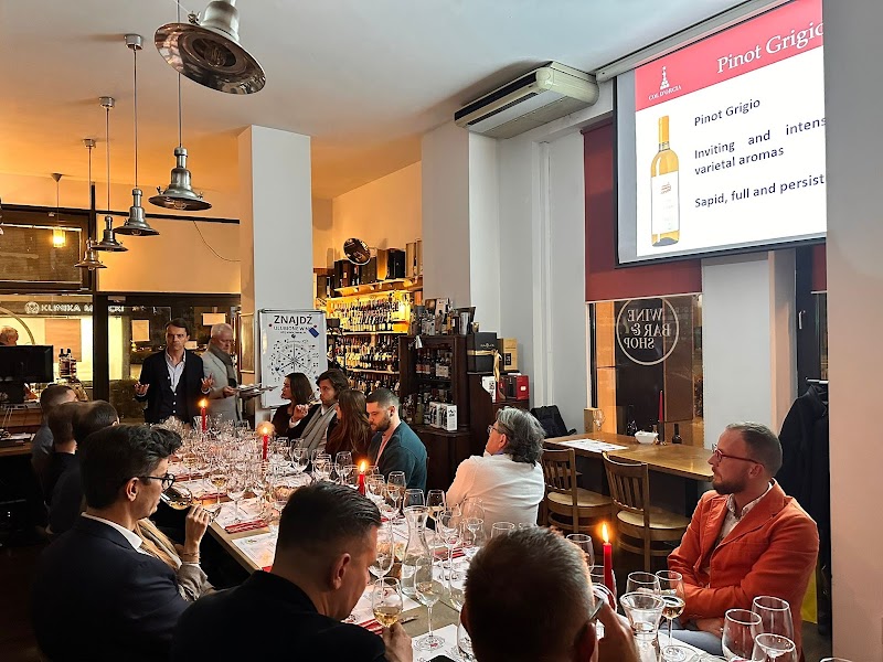 CityWine Grzybowska Wine Bar & Shop