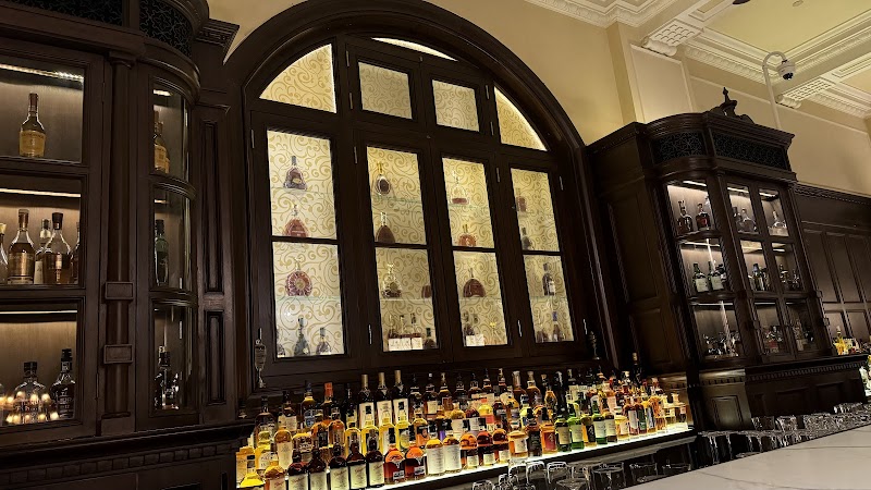 The Long Bar at the Waldorf Astoria
